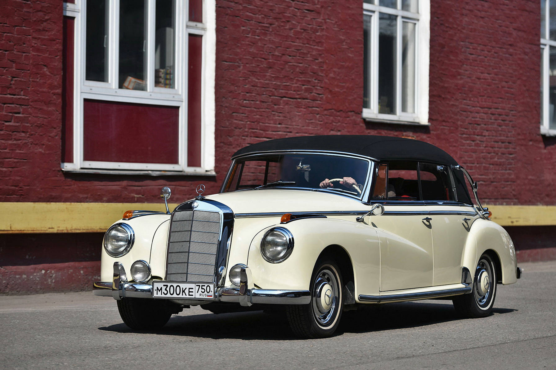 м 300 ке 750, Mercedes-Benz 300 