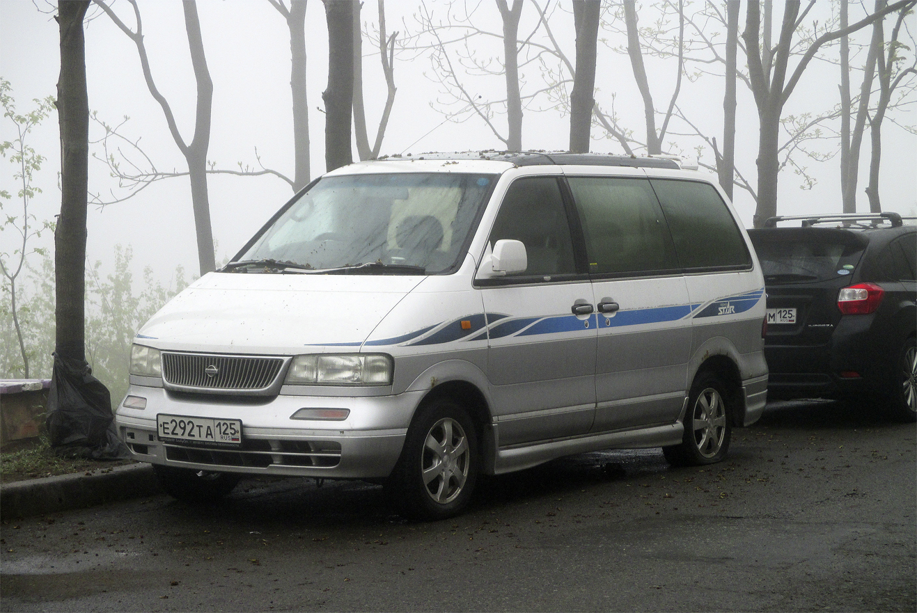 е 292 та 125, Nissan Largo 1st gen (W30), 1993–1999