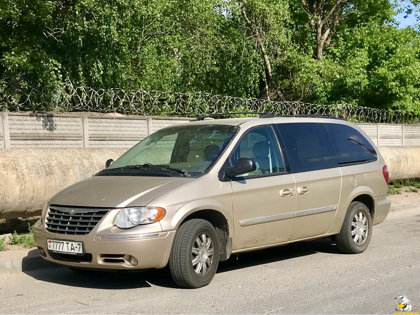 7777 TA-7, Chrysler Town&Country 4th gen Minivan (RS), 2000–2007