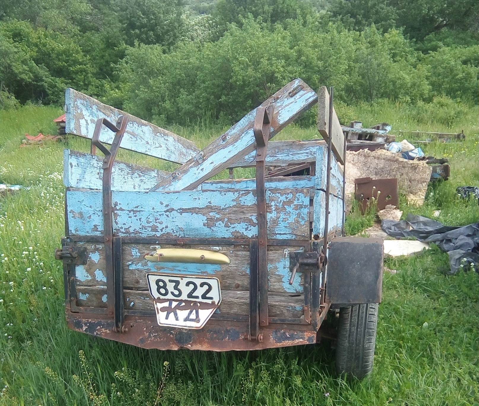 8322 КД, Trailers (1977) 