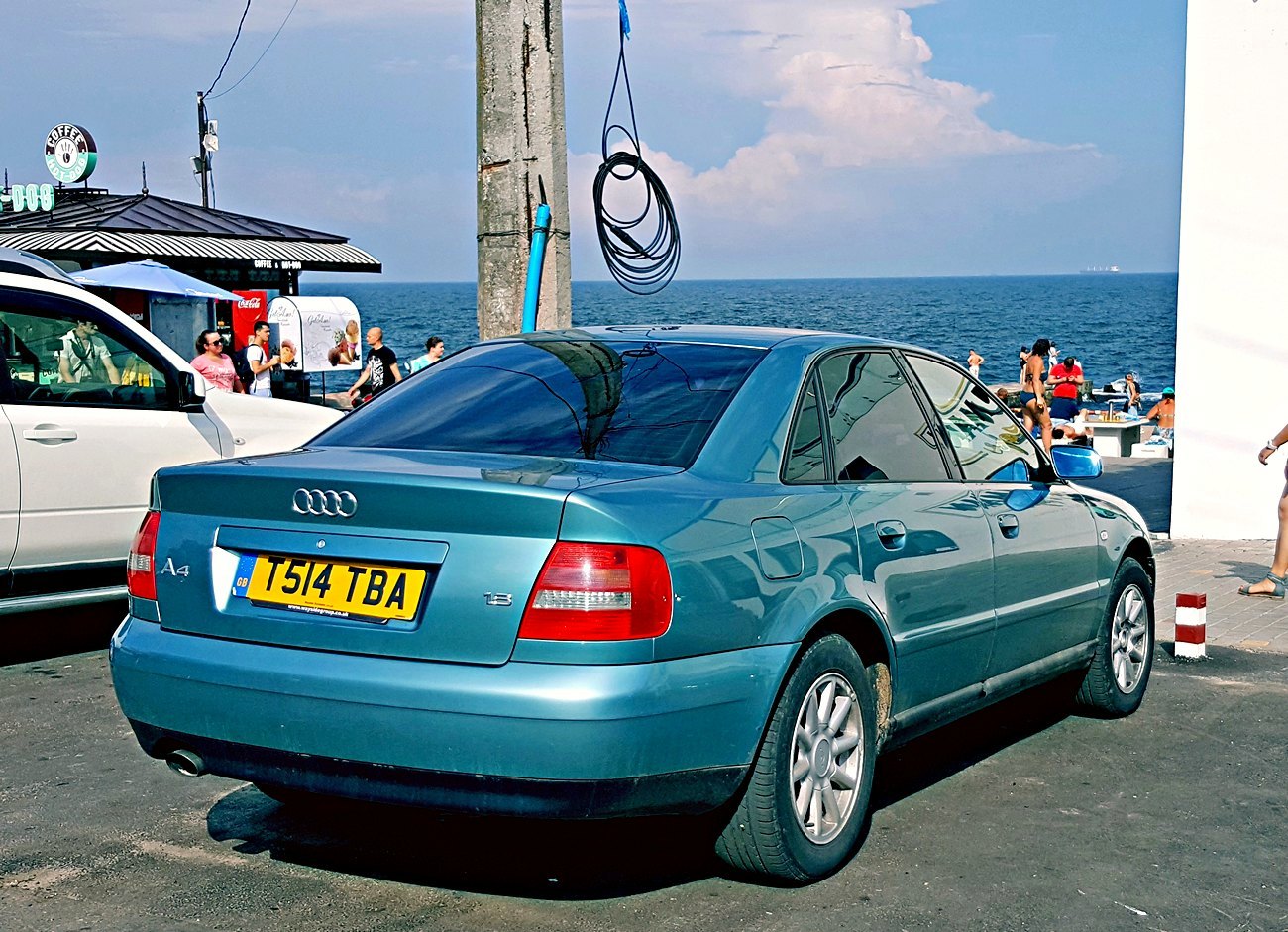 T514TBA, Audi A4 