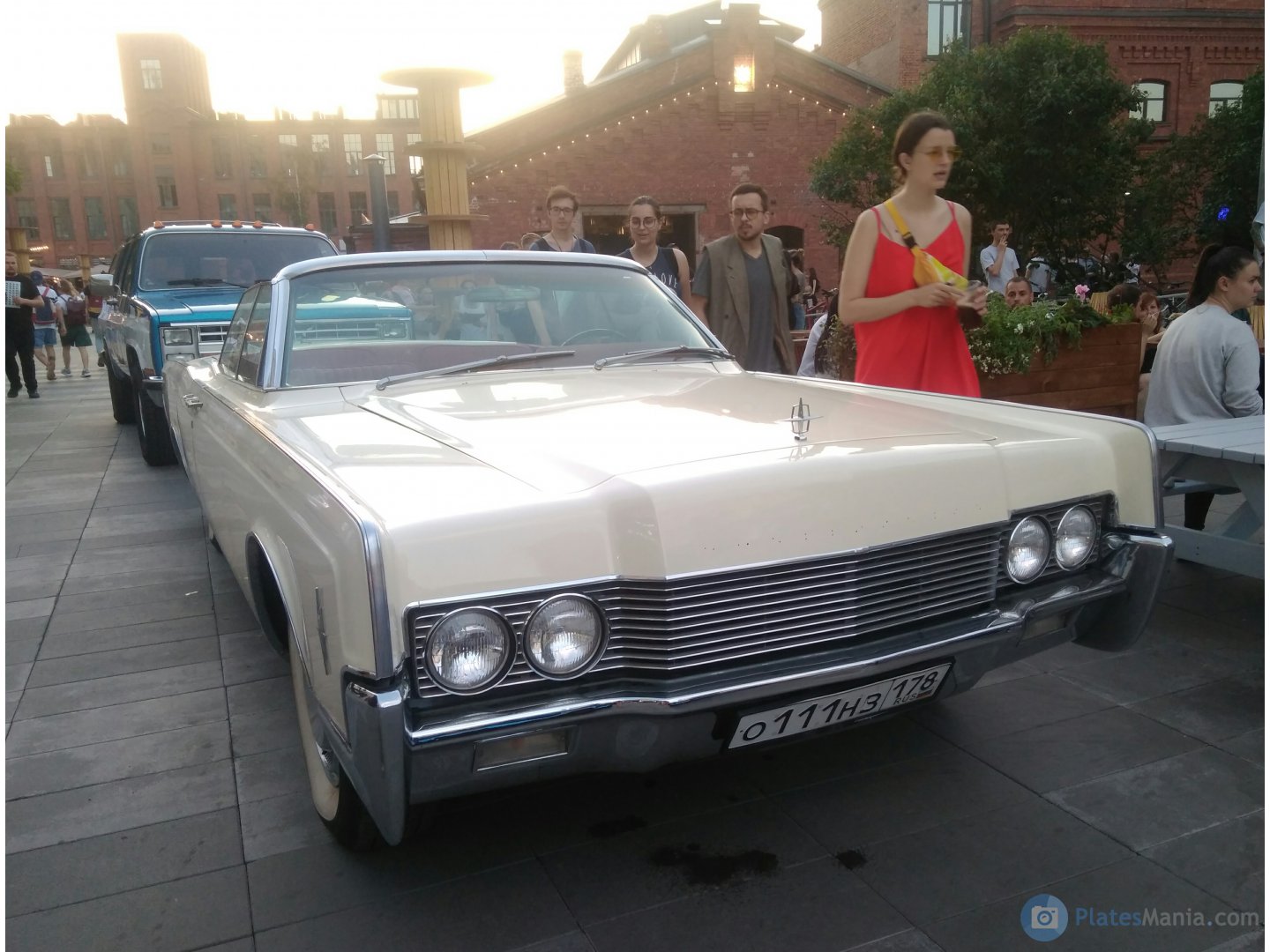 о 111 нв 178, Lincoln Continental 4th gen 1961 4-door Convertible (74A), 1960–1961