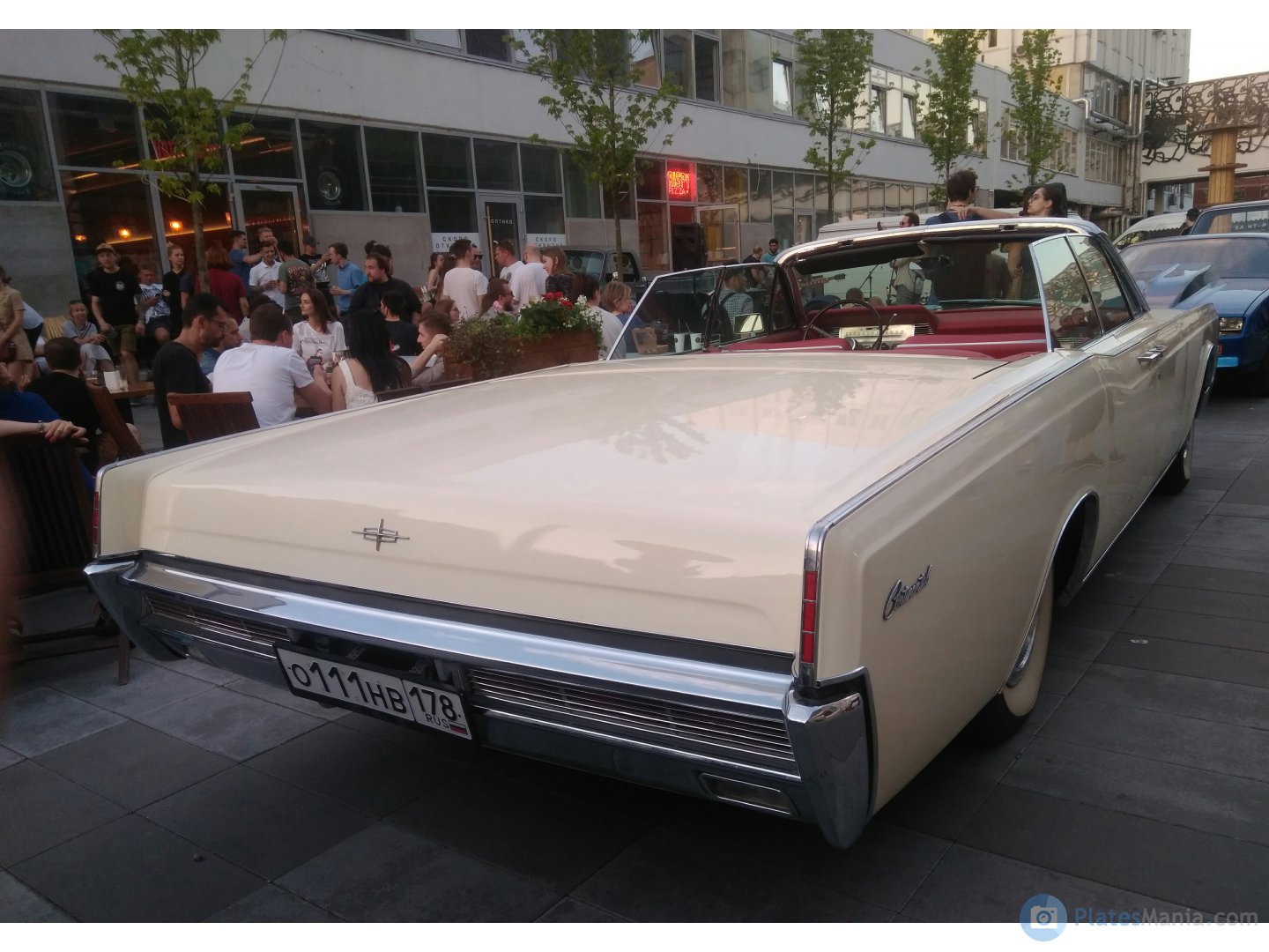 о 111 нв 178, Lincoln Continental 4th gen 1961 4-door Convertible (74A), 1960–1961