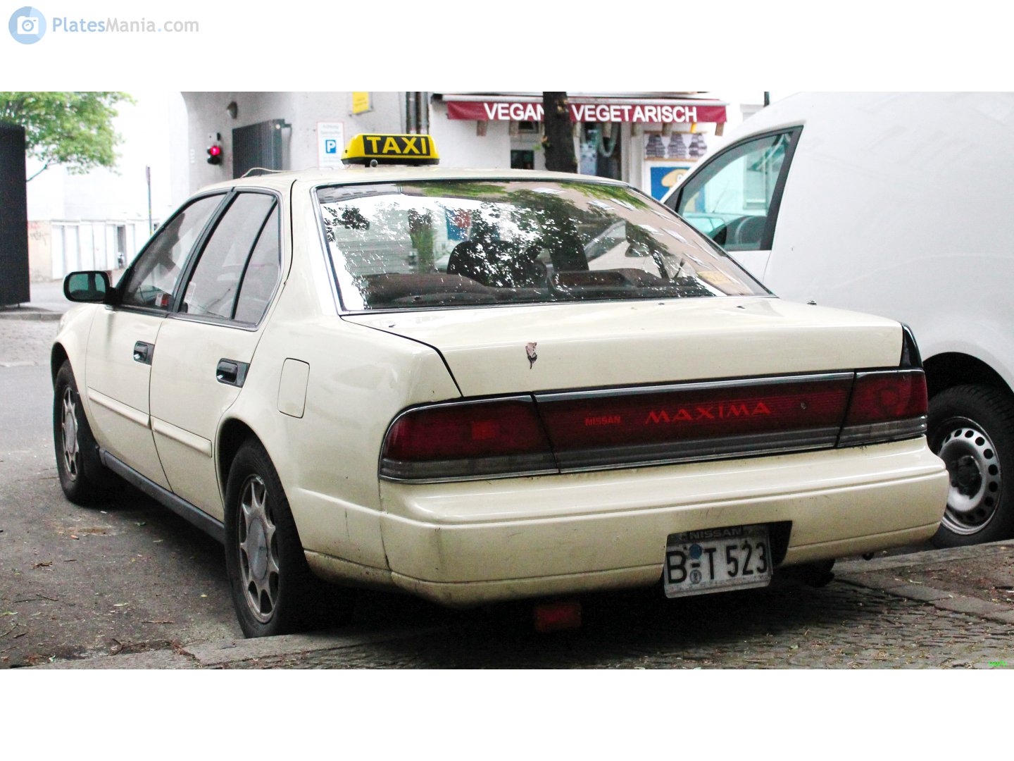 B T 523, Nissan Maxima 2nd gen Sedan (J30), 1988–1994