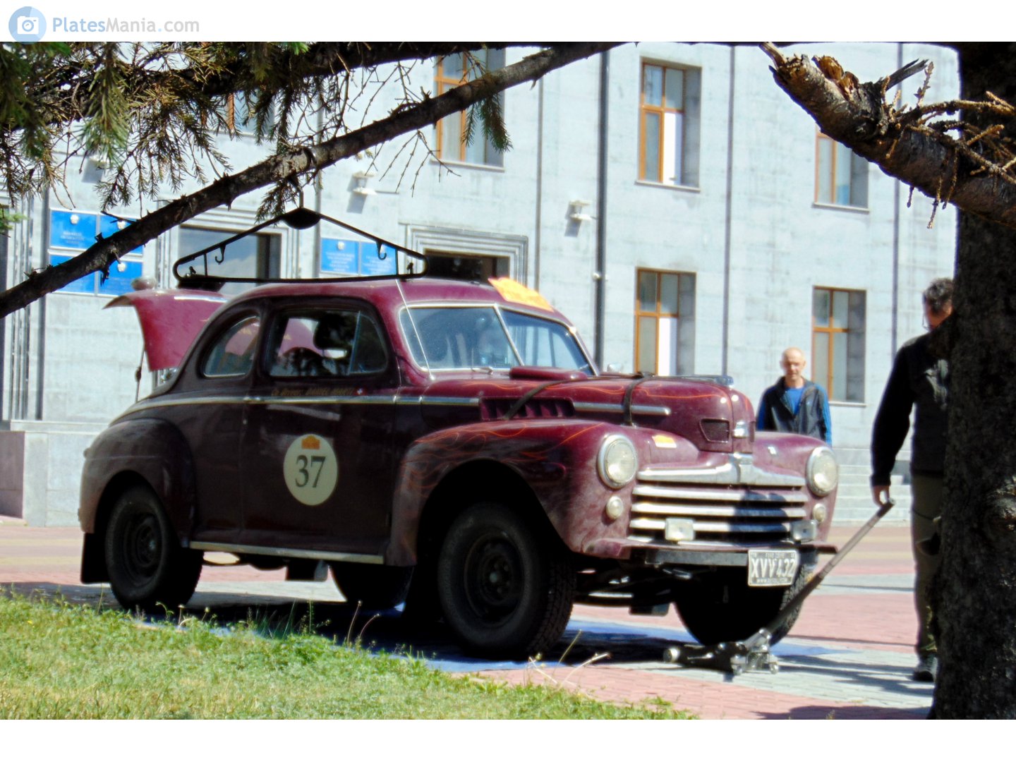 XVV432, Ford Super Deluxe 