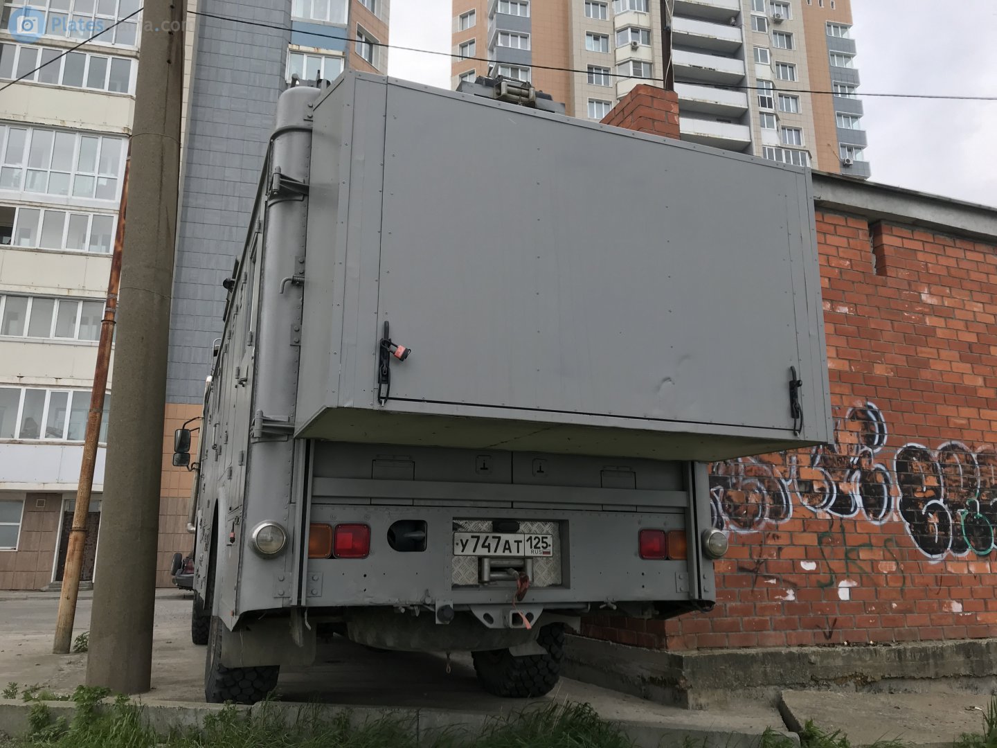 у 747 ат 125, Isuzu F-Series 