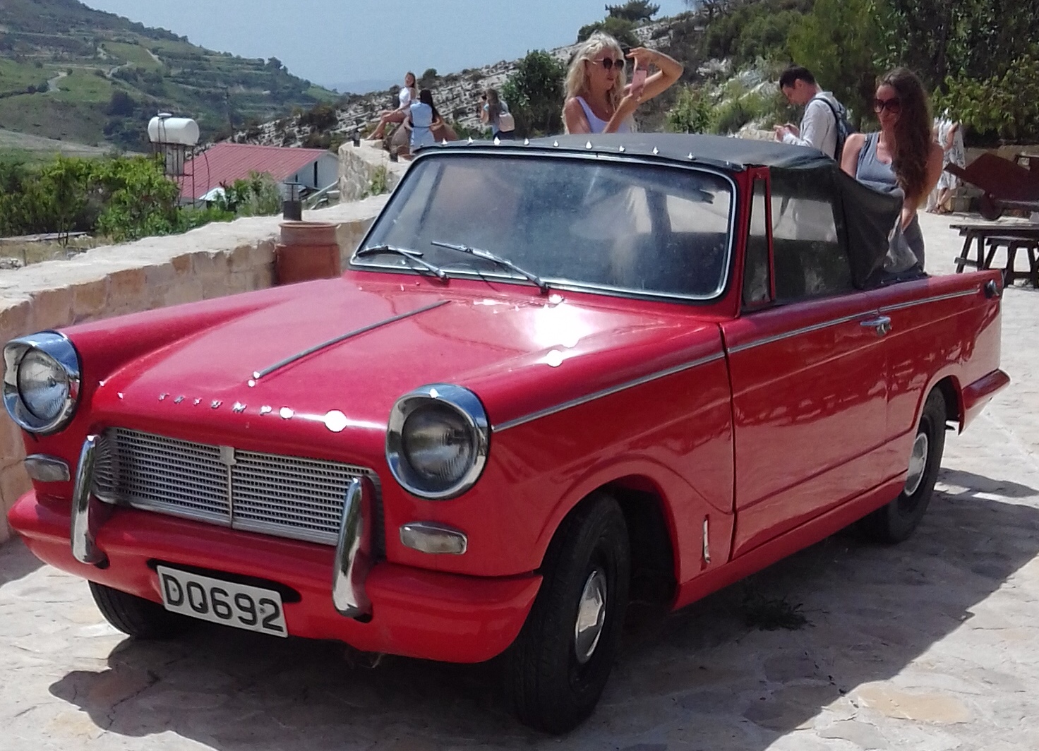 DQ 692, Triumph Herald 