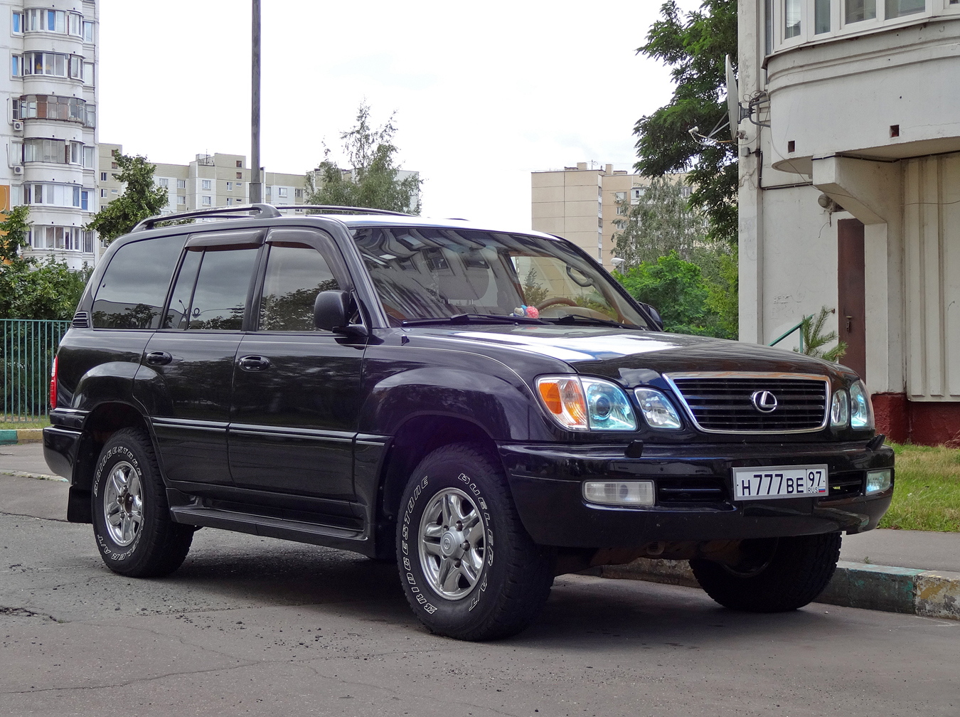 н 777 ве 97, Lexus LX 