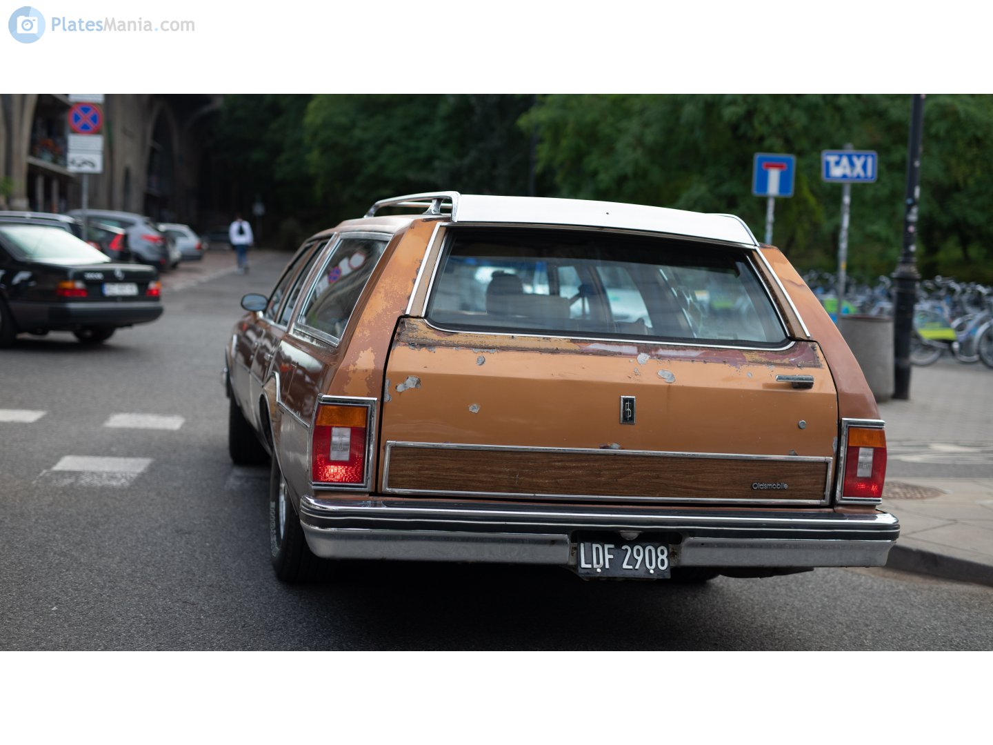 LDF 2908, Oldsmobile Custom Cruiser 