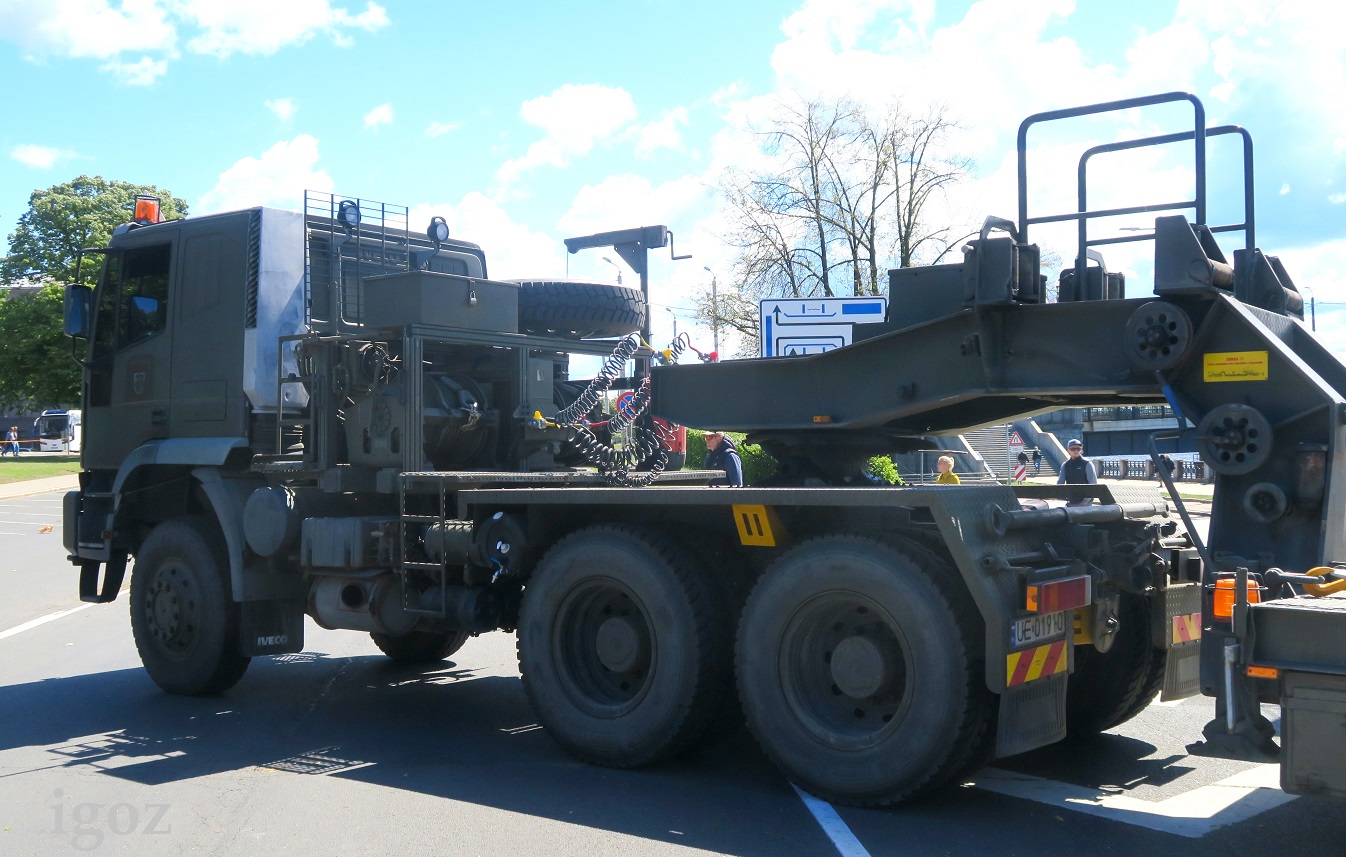 UE 01910, Iveco EuroTrakker 1st gen, 1993–2004