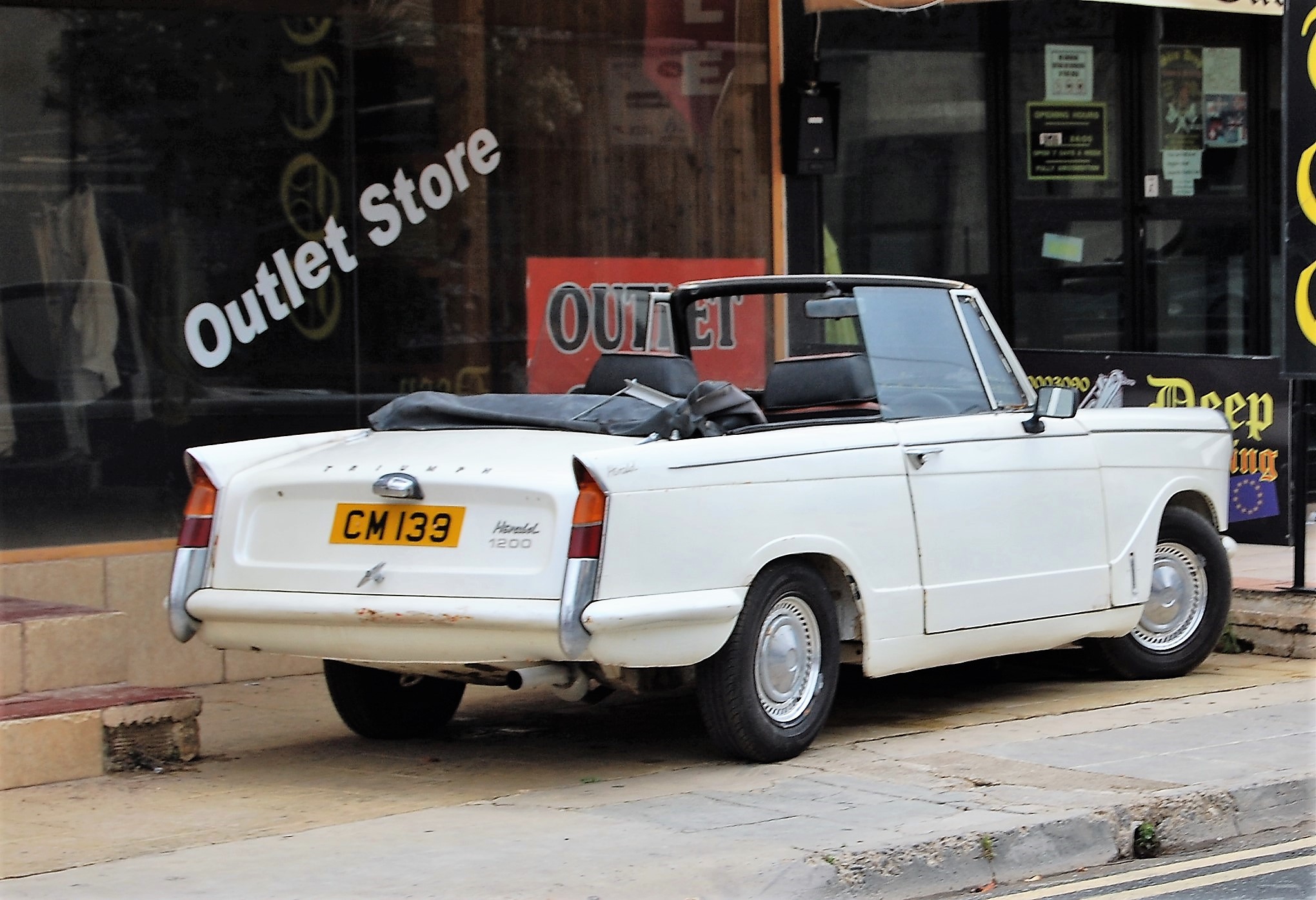 CM 139, Triumph Herald 