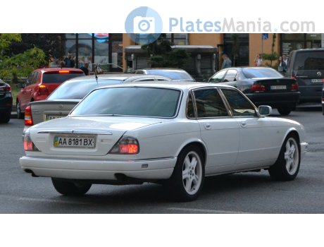 AA 8181 BX, Jaguar XJ