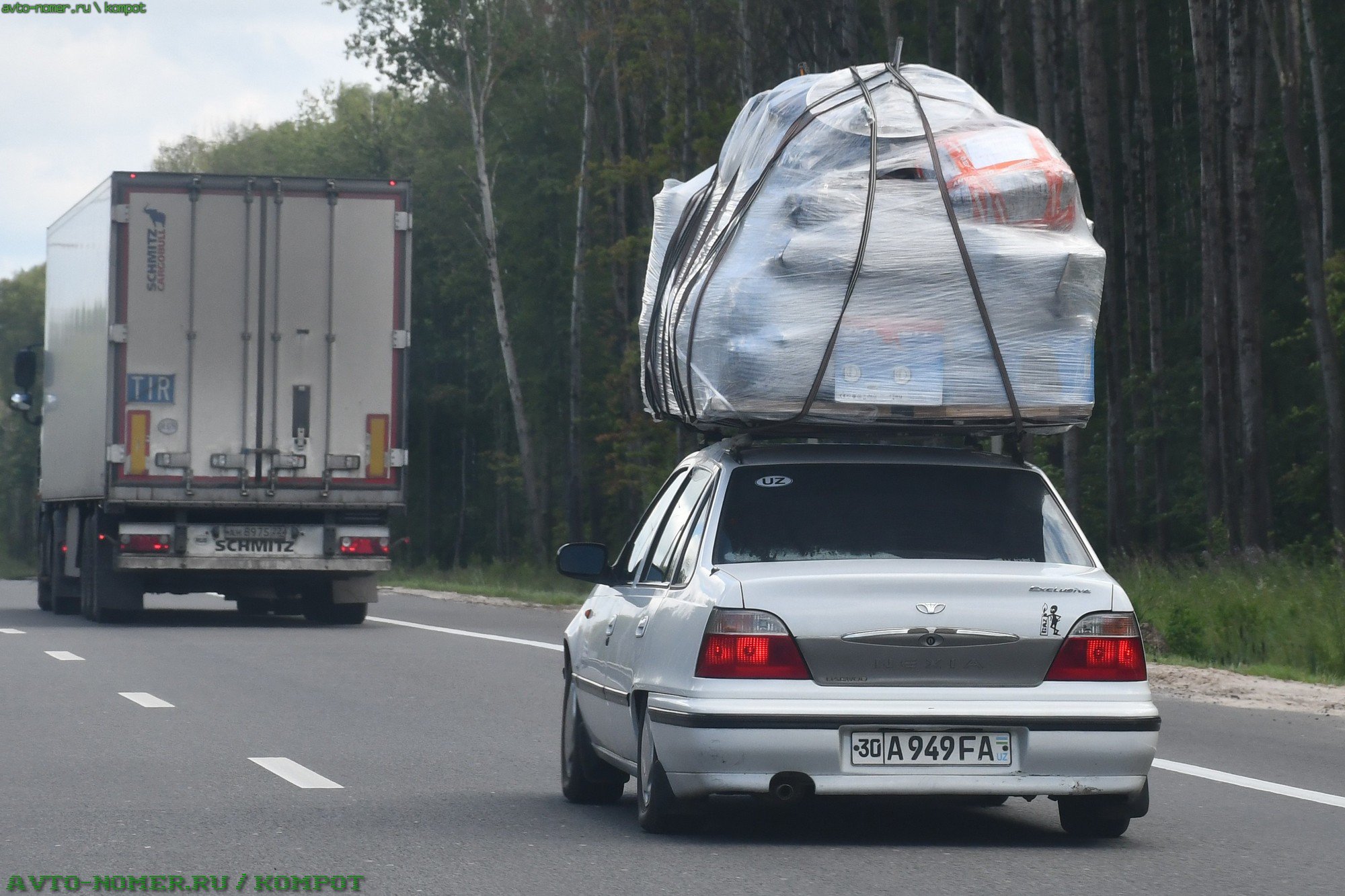 30 A 949 FA, Daewoo Nexia 1st gen Sedan (T-body), 1995–1997 (–2008 for CIS-market)