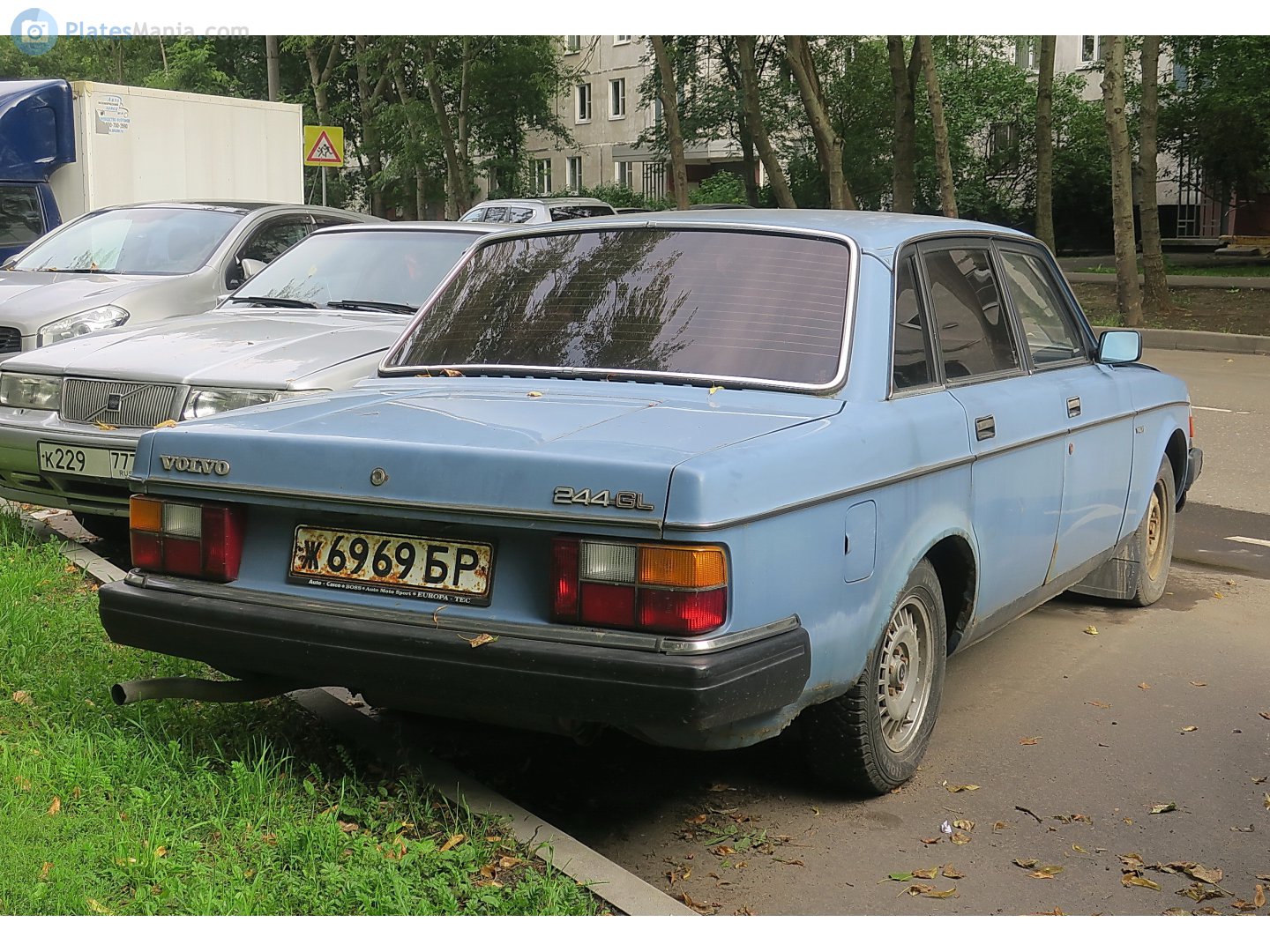 ж 6969 БР, Volvo 240-Series 1st gen 4-door Sedan (244), facelift, 1978–1993