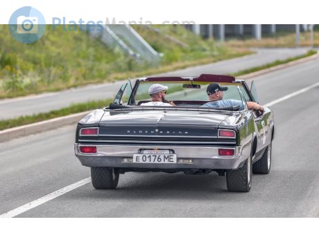 е 0176 МЕ, Oldsmobile 88