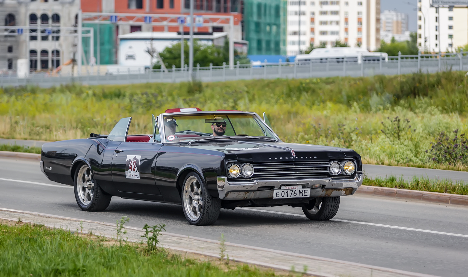 е 0176 МЕ, Oldsmobile 88 