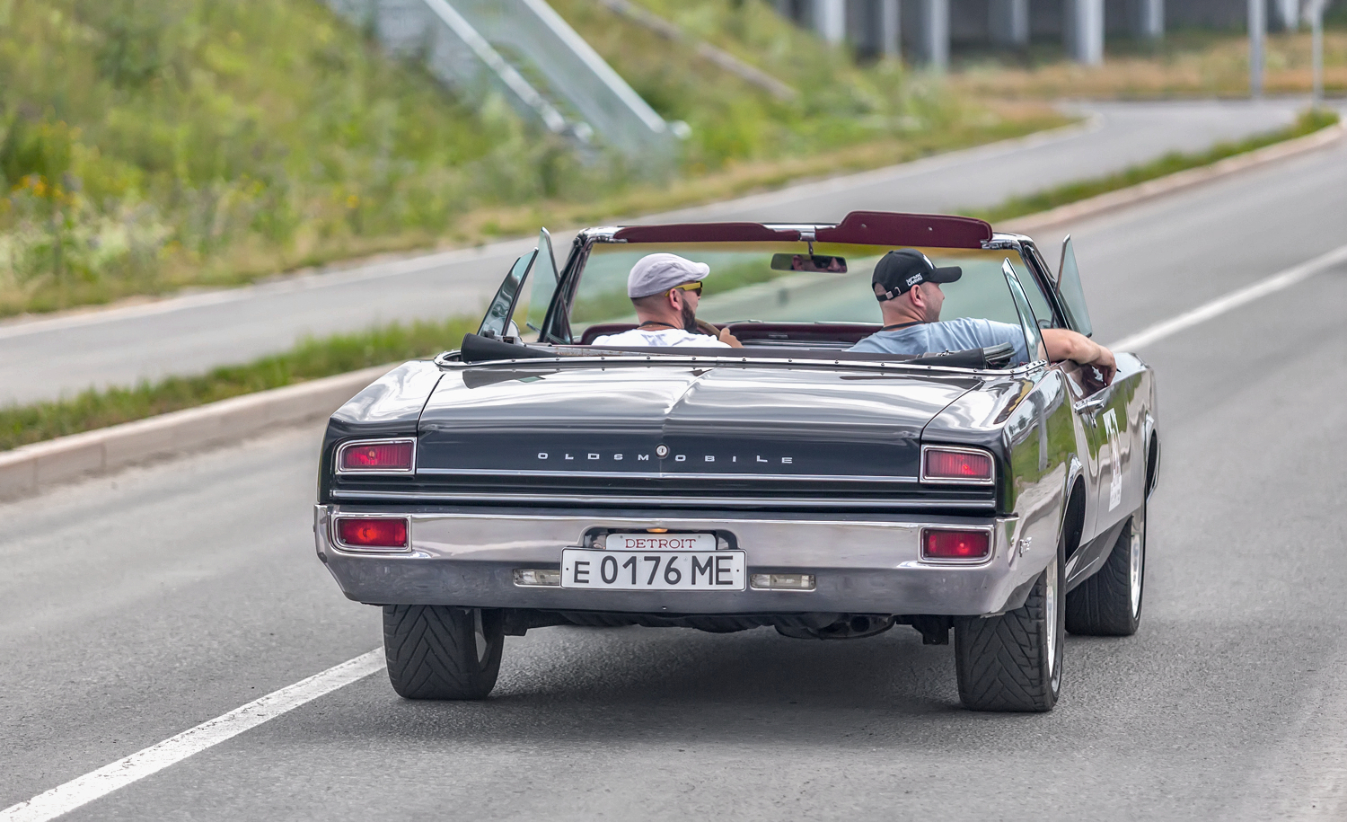 е 0176 МЕ, Oldsmobile 88 