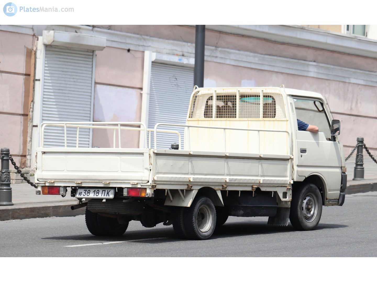 ю 3818 ПК, Nissan Atlas 1st gen 10/100/150 Light Truck (F22), 1981–1992