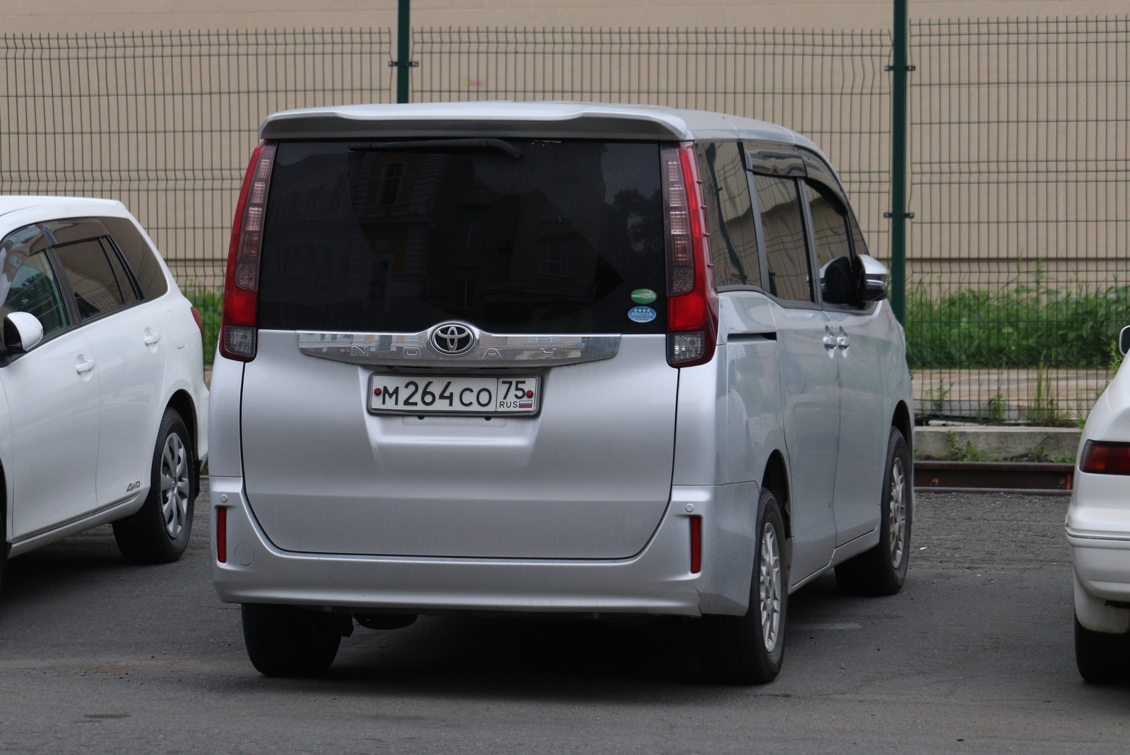 м 264 со 75, Toyota Noah 