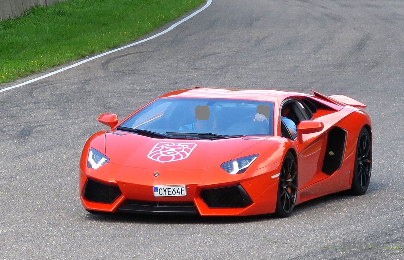 CYE 64E, Lamborghini Aventador LP700-4, 2011–2016