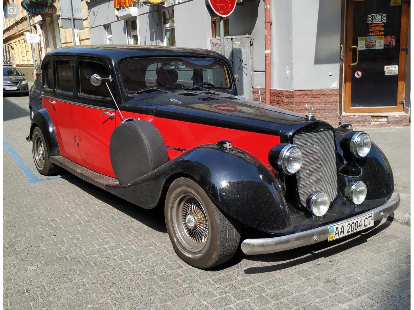 AA 2004 CT, Mercedes-Benz 260 