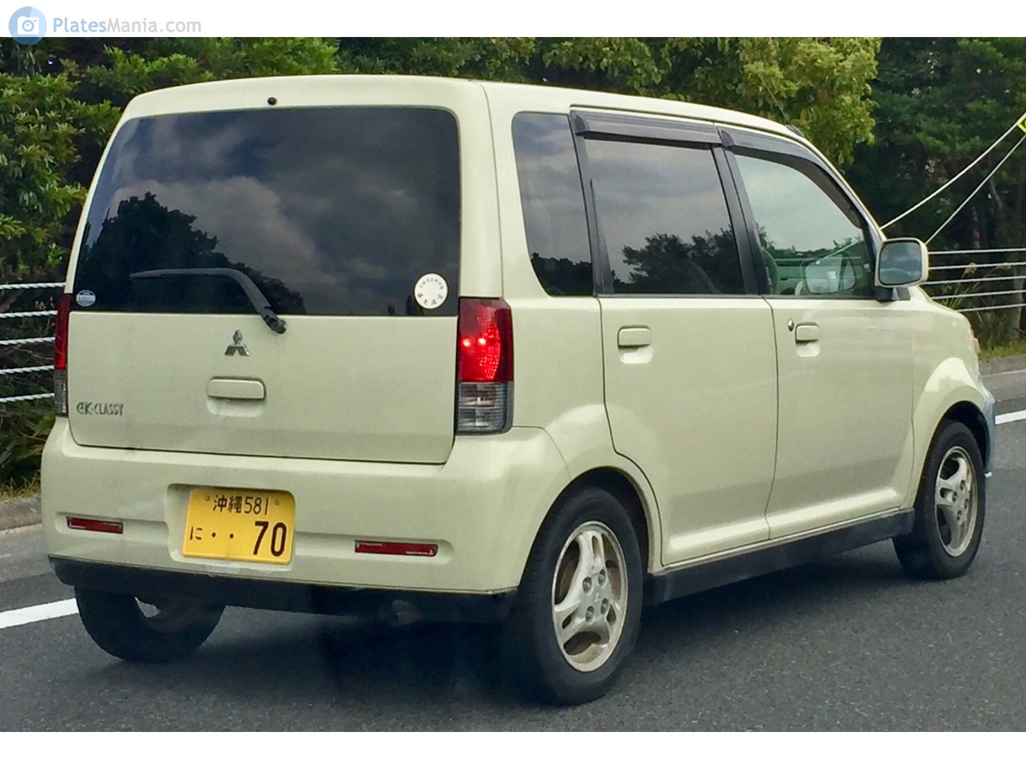 沖縄 581 に 70, Mitsubishi eK 1st gen Classy (H81W), 2003–2005