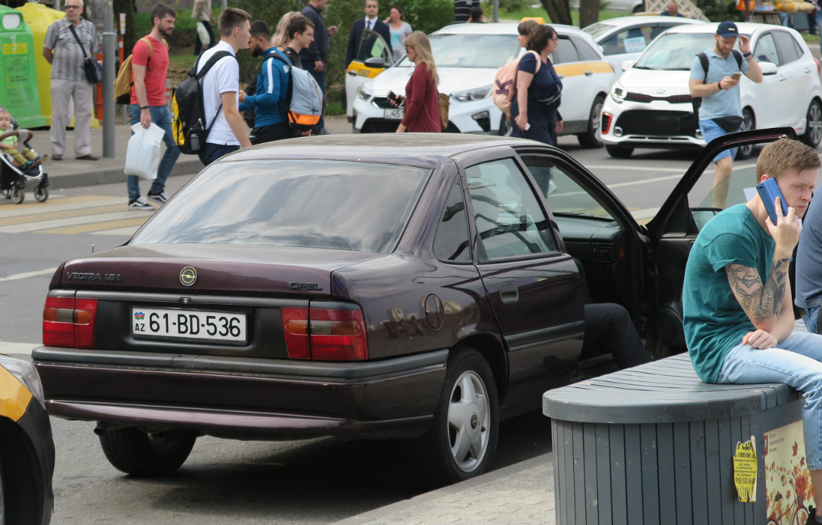 61 BD 536, Opel Vectra 1st gen Sedan (A; J89), 1988–1995