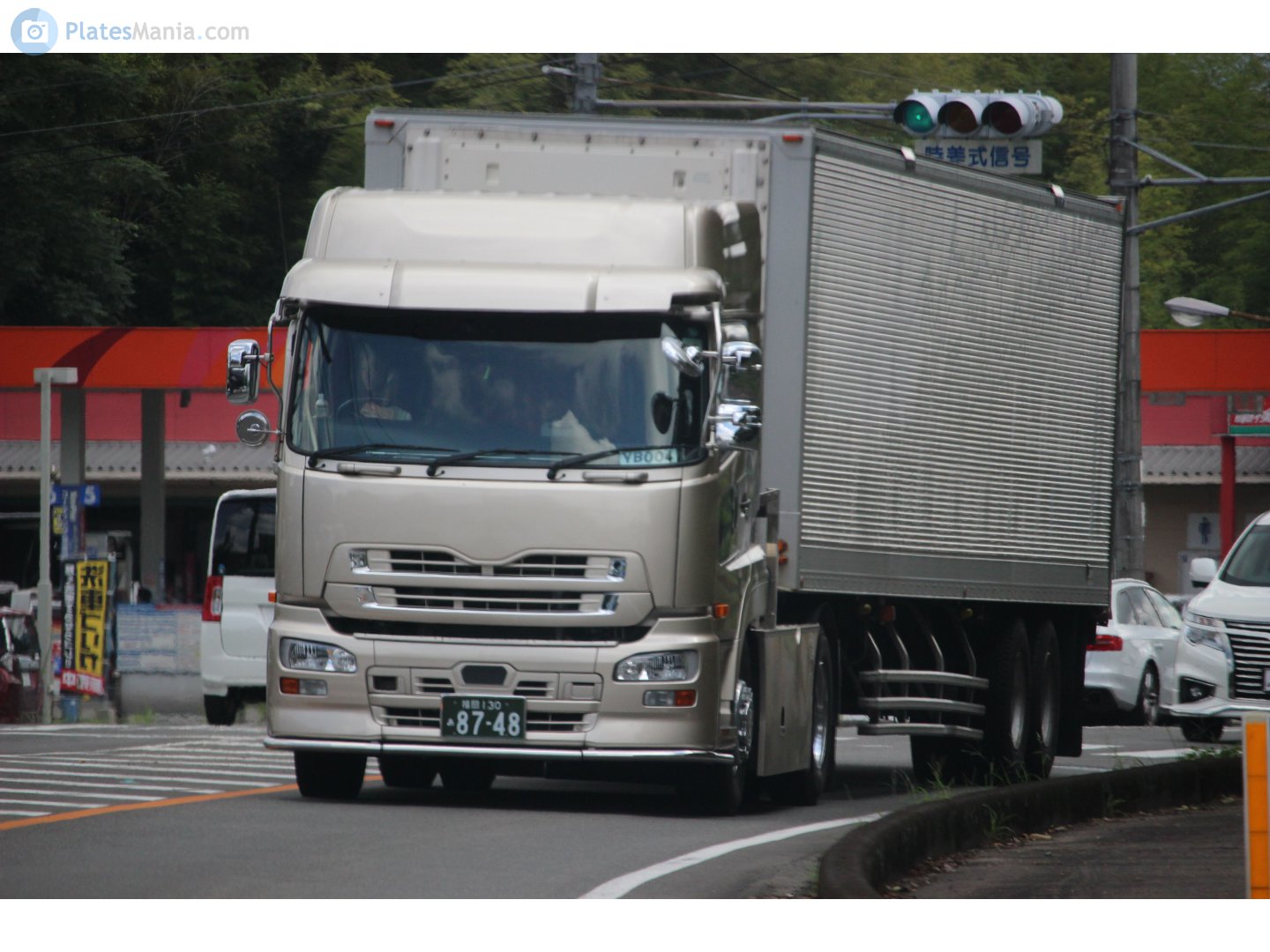 福岡 130 あ 8748, UD Trucks Quon 