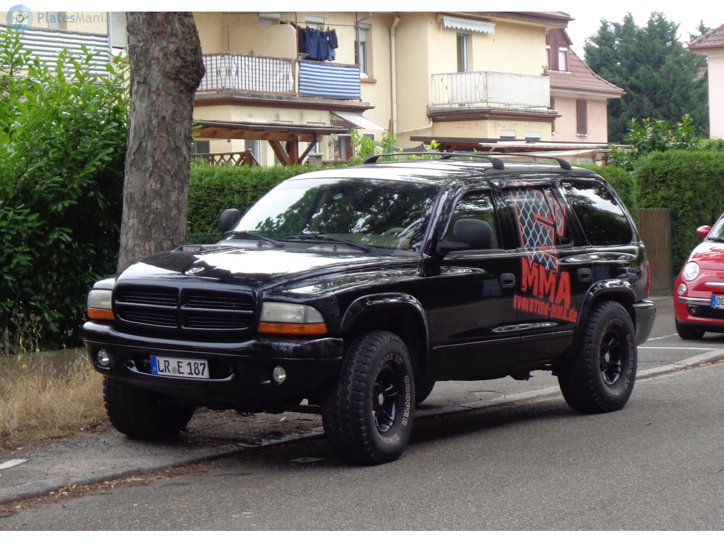 LR E 187, Dodge Durango 1st gen (DN), 1997–2003