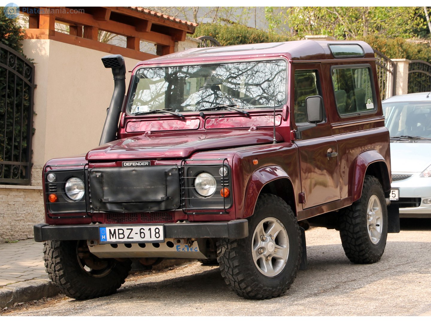 MBZ-618, Land Rover Defender 