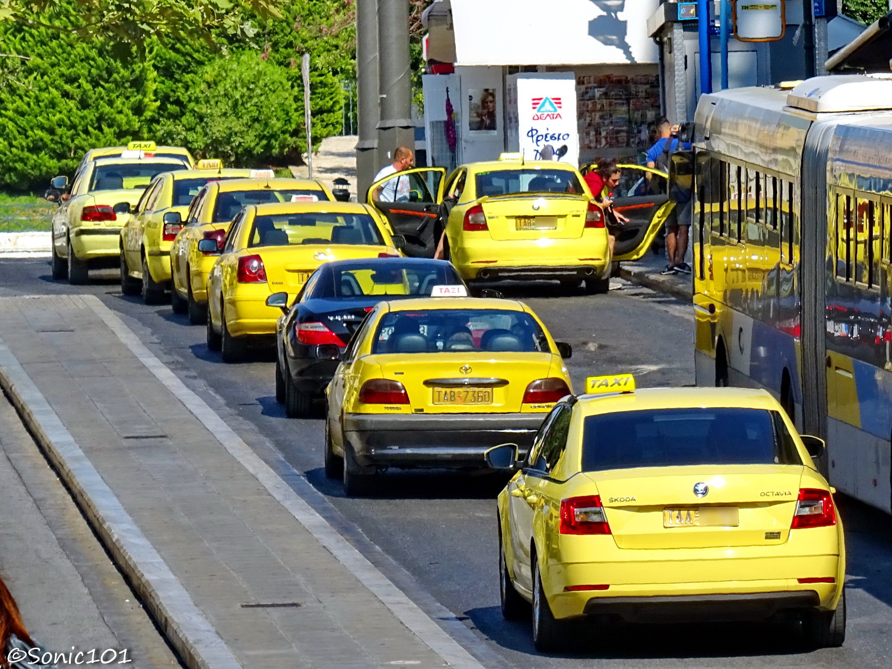 TAB-7360, Toyota Avensis 1st gen Sedan (T220), 1997–2003