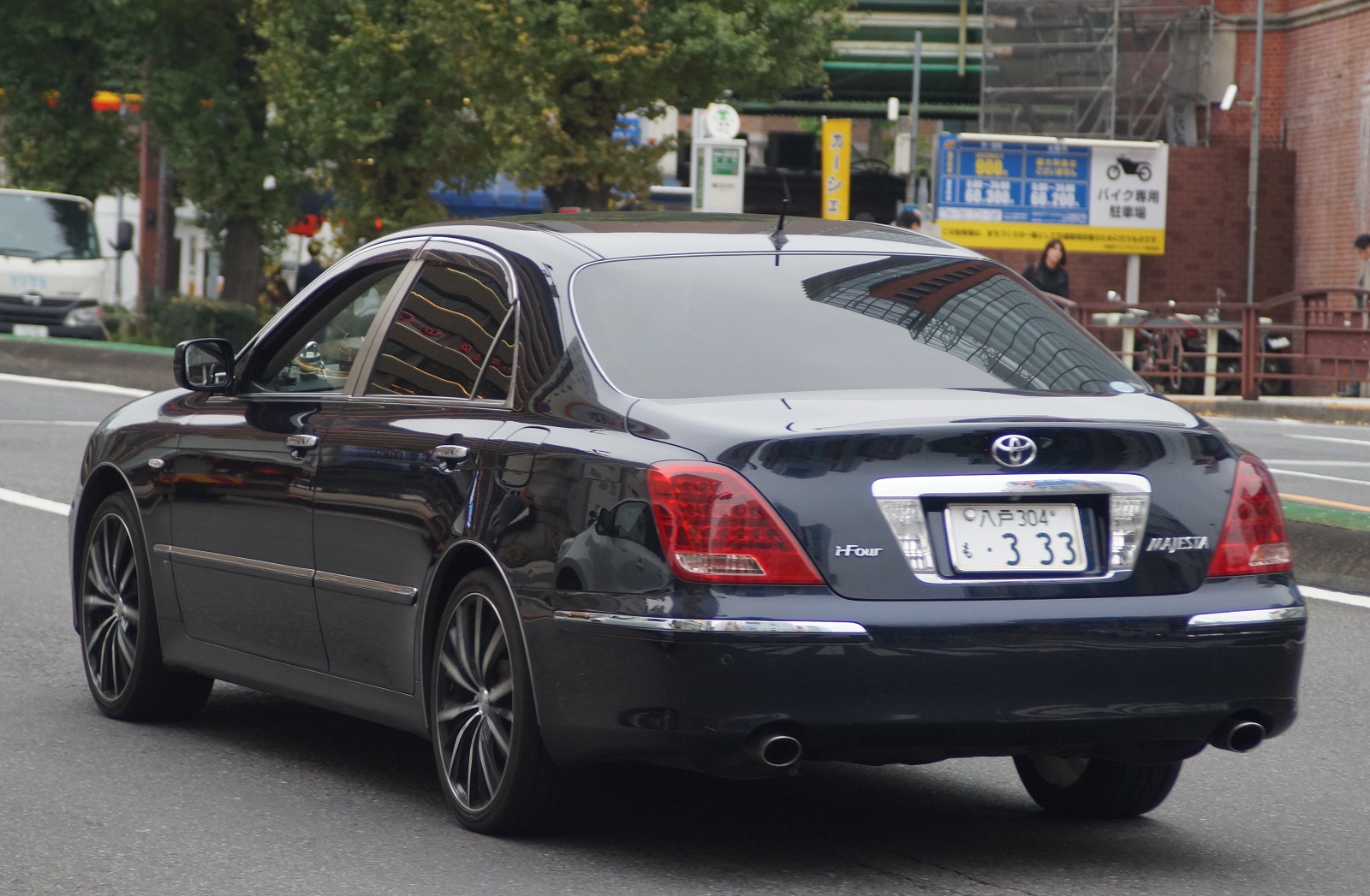 八戸 304 も 333, Toyota Crown Majesta 4th gen (S180), 2004­–2009 (­–2010 for CN-market)