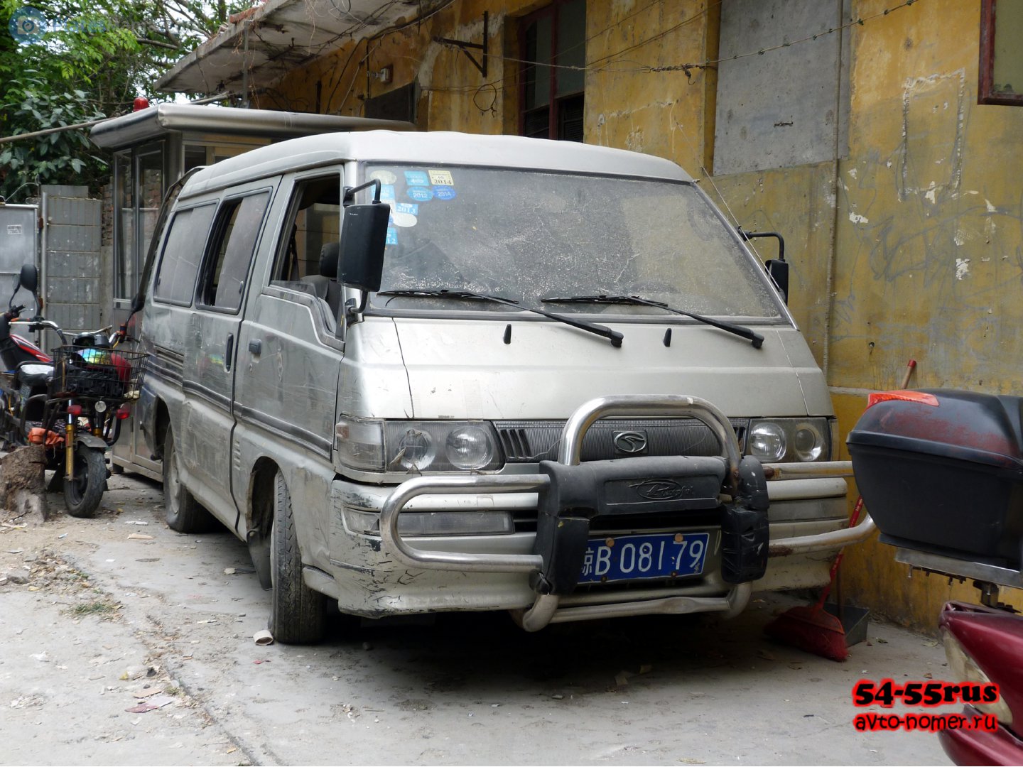 琼B·08179, Soueast Delica 