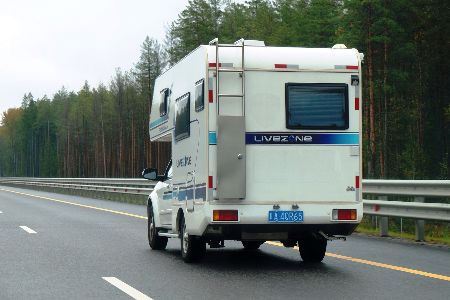 川A·4QR65, LiveZone C-Series 