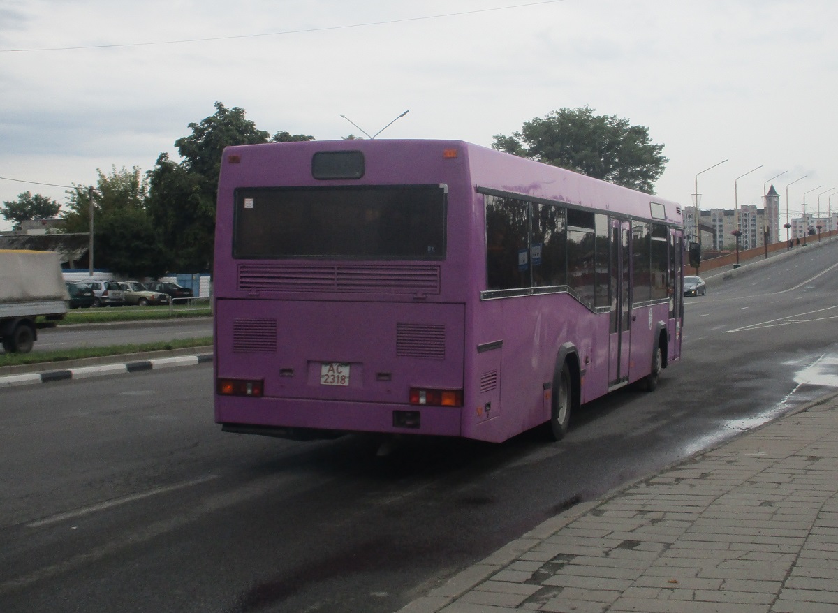 AC 2318, MAZ 104 