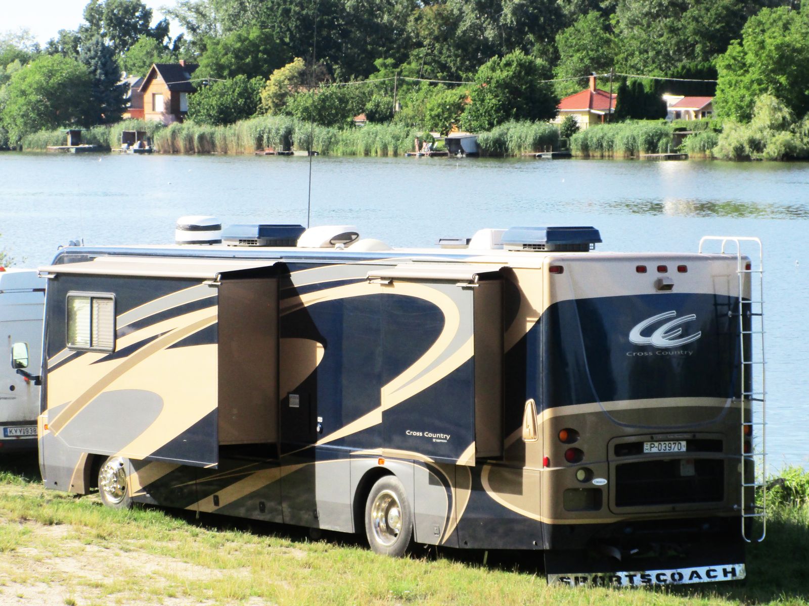 P-03970 16, Coachmen Cross Country 