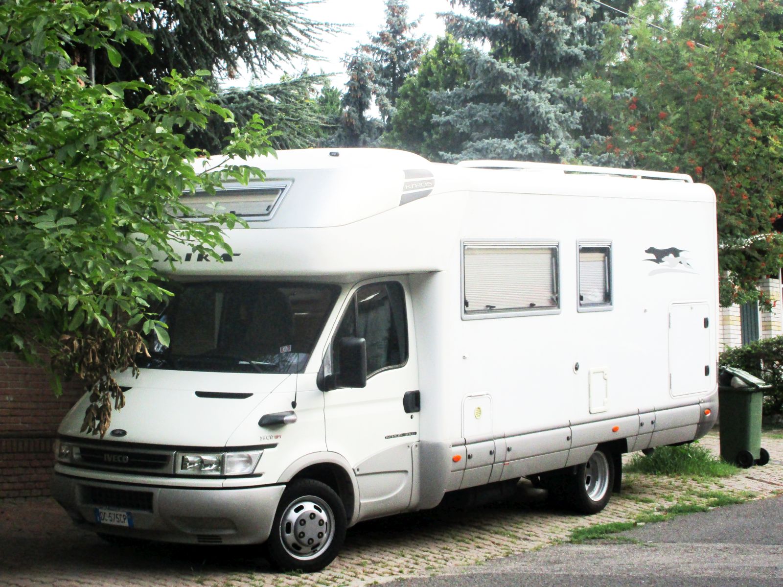 DC 575 CP, Laika Kreos 