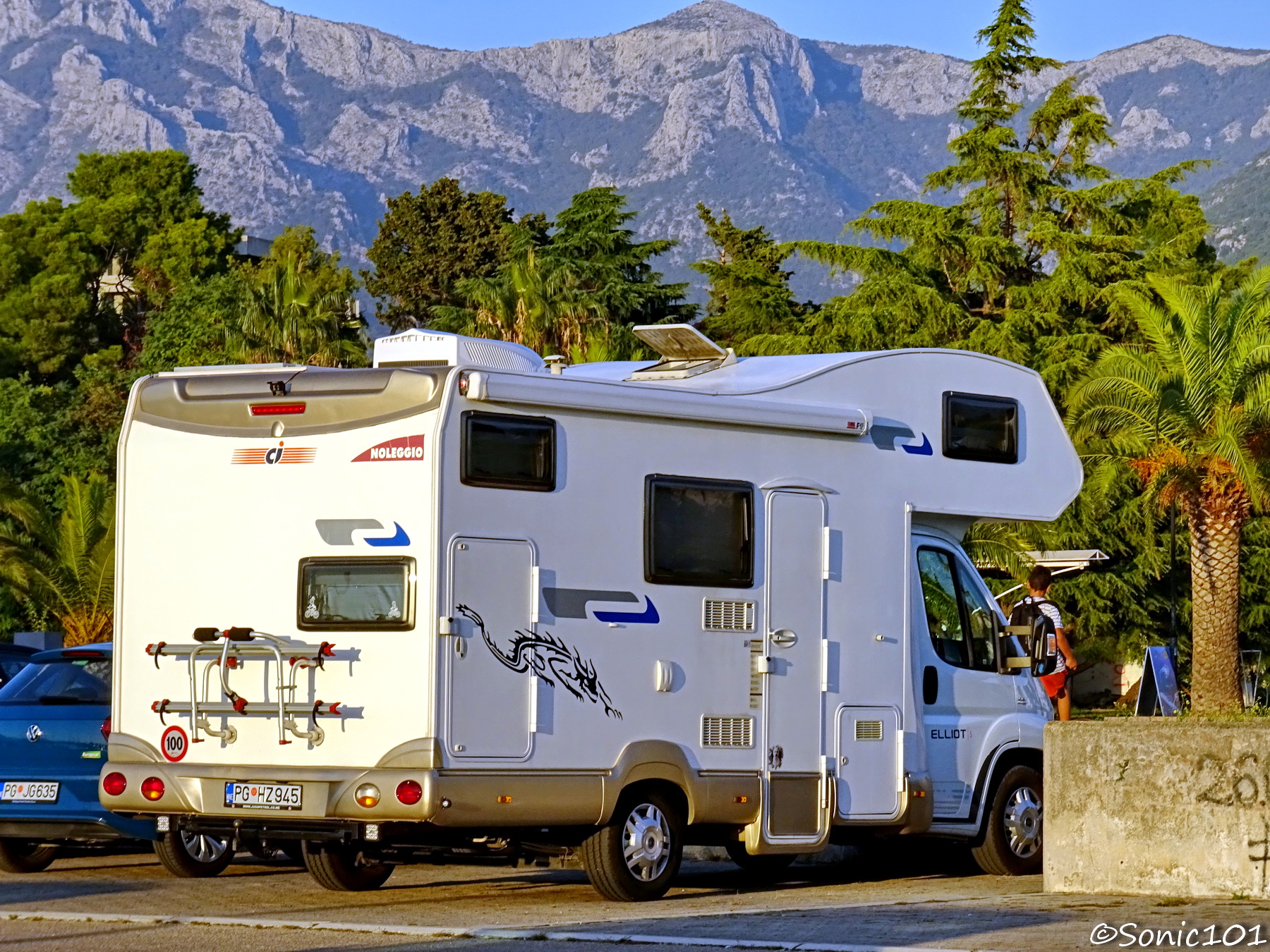 PG HZ945, Caravans International Elliot 