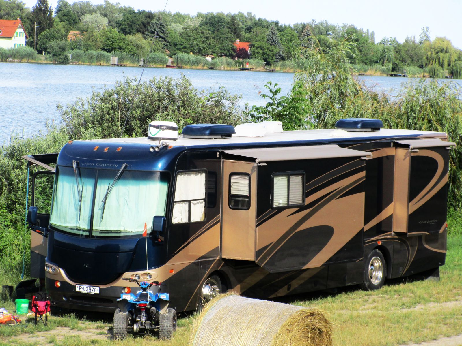 P-03970 16, Coachmen Cross Country 