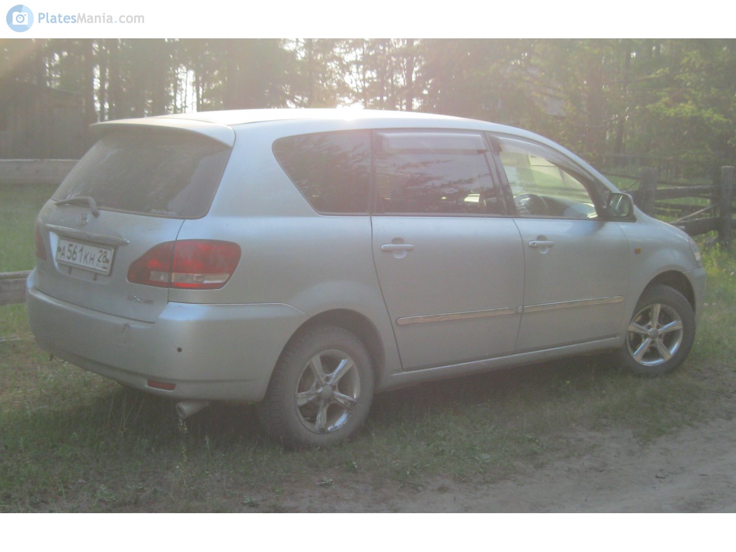 а 561 кн 28, Toyota Ipsum 2nd gen (M20), 2001–2009