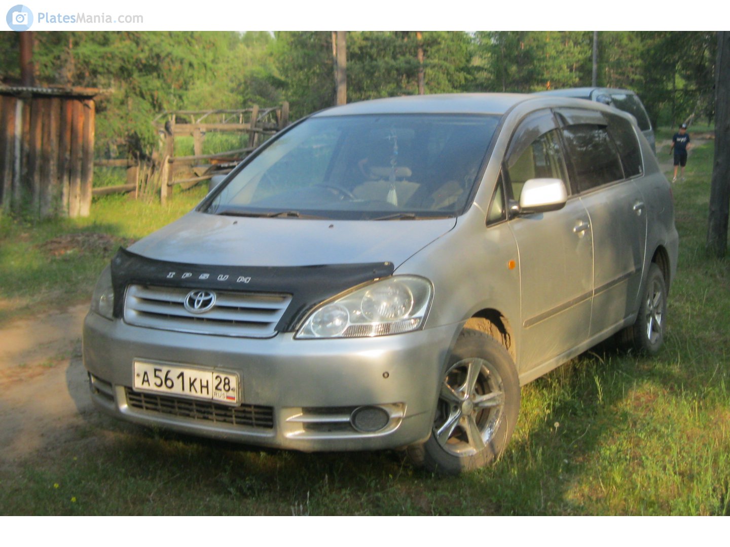 а 561 кн 28, Toyota Ipsum 2nd gen (M20), 2001–2009