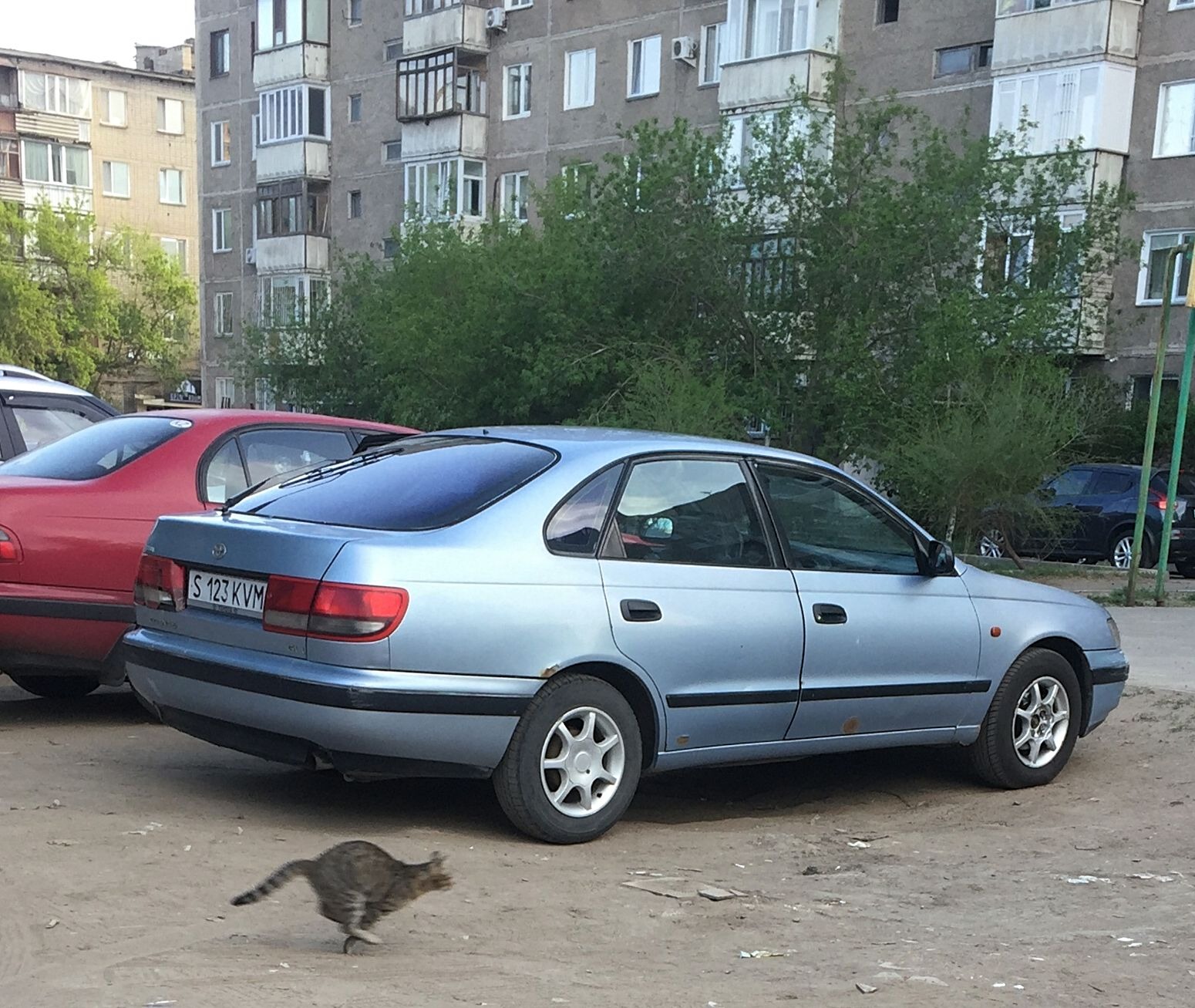 S 123 KVM, Toyota Carina E 