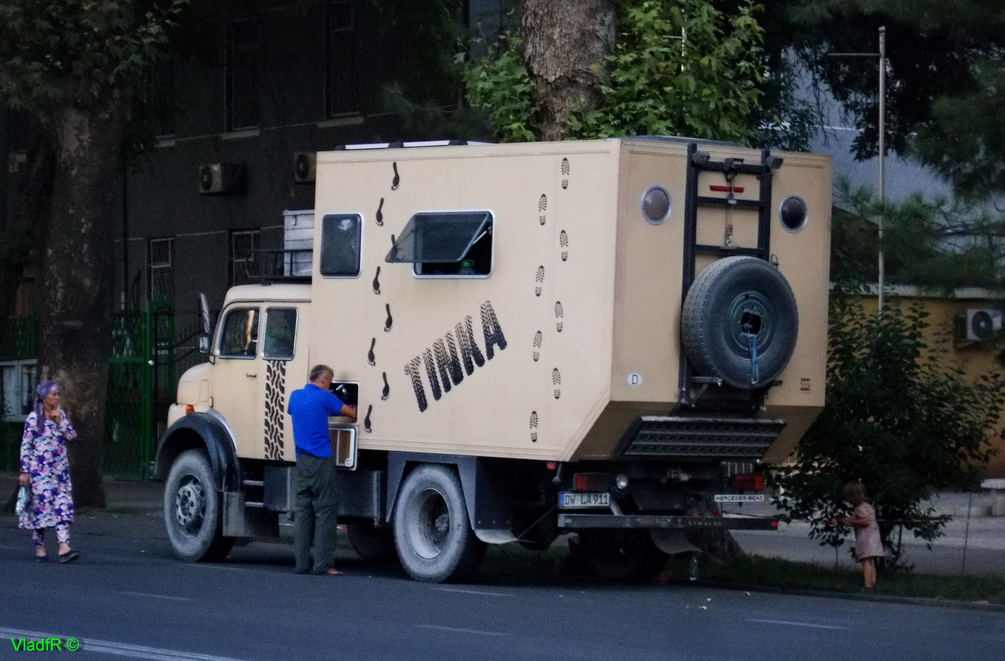 DW LA 911, Mercedes-Benz L/LA-Series Trucks 
