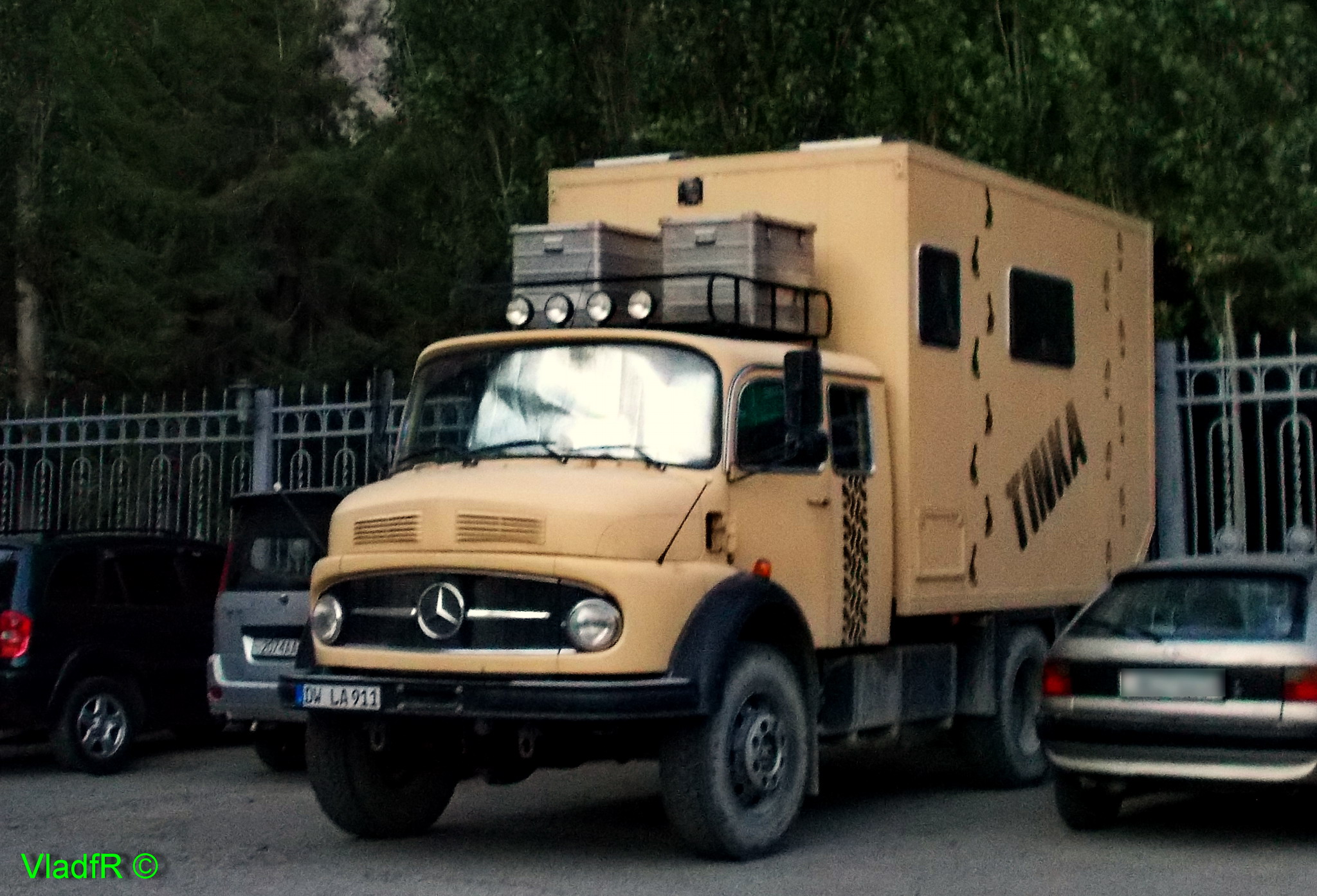 DW LA 911, Mercedes-Benz L/LA-Series Trucks 