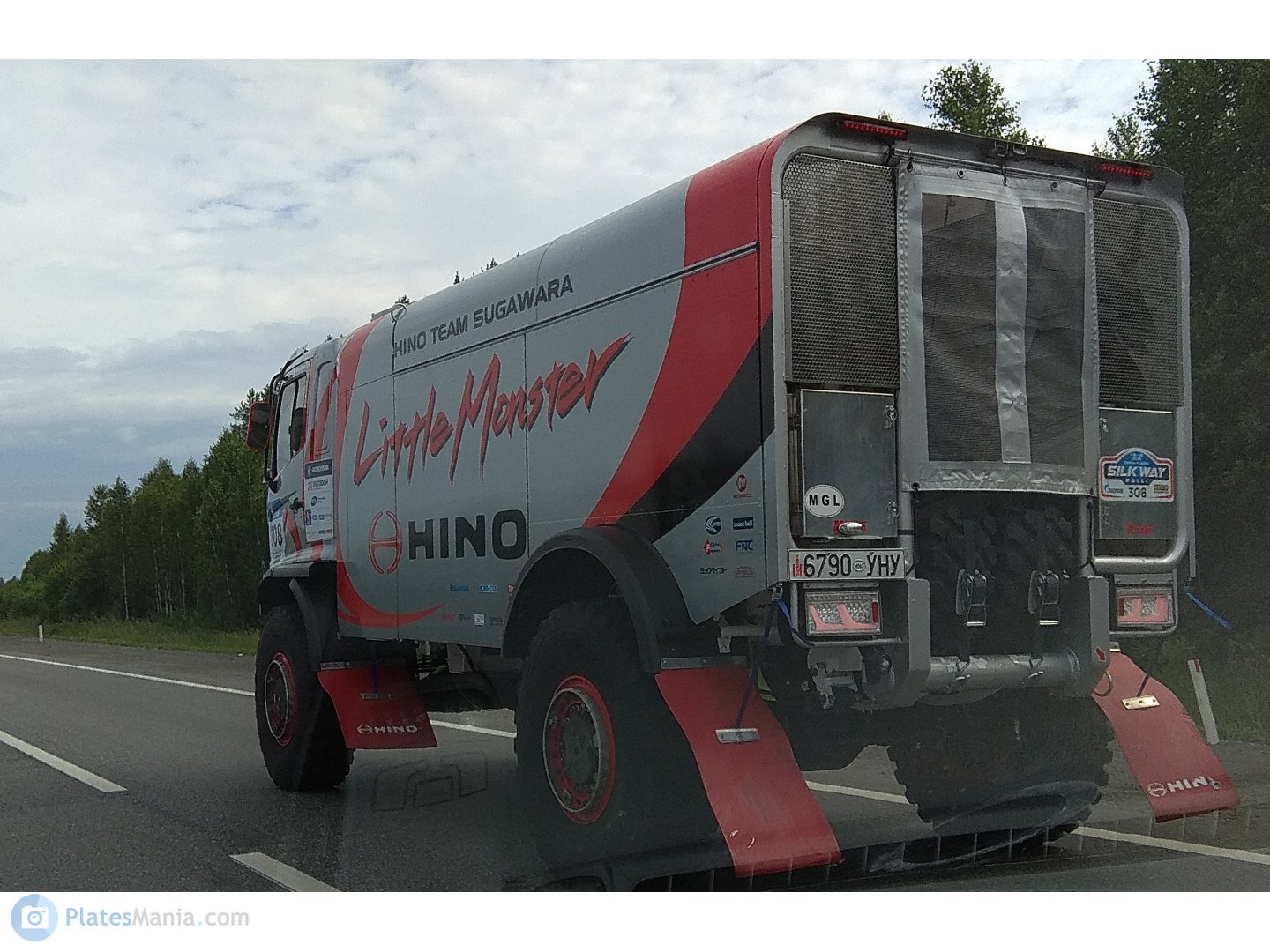 6790 УНУ, Hino 500 Series 