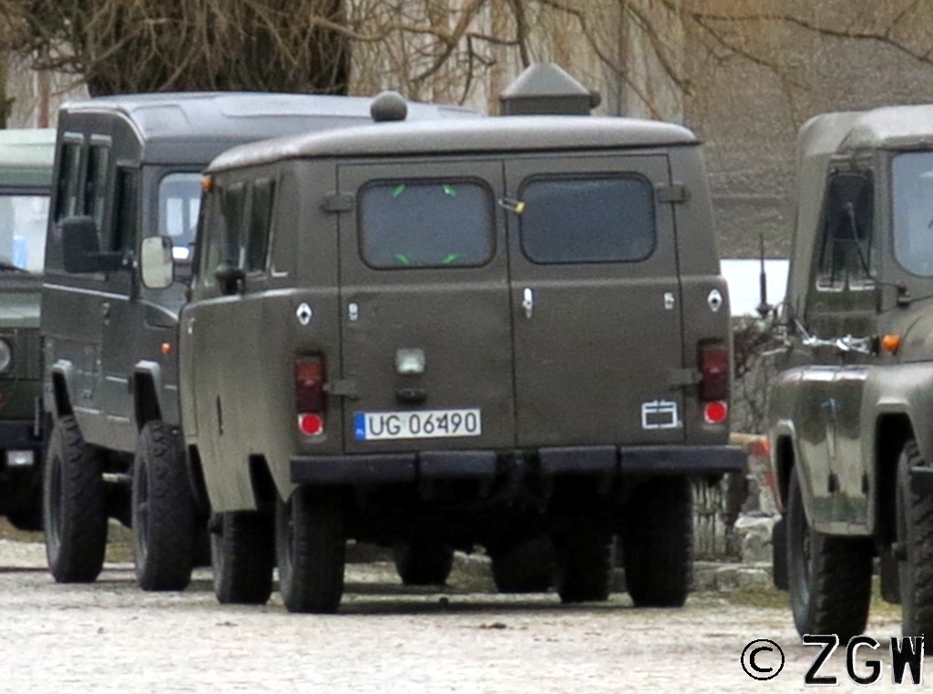 UG 06490, UAZ 452 452А/3962/3741 Glassed Van, 1965–