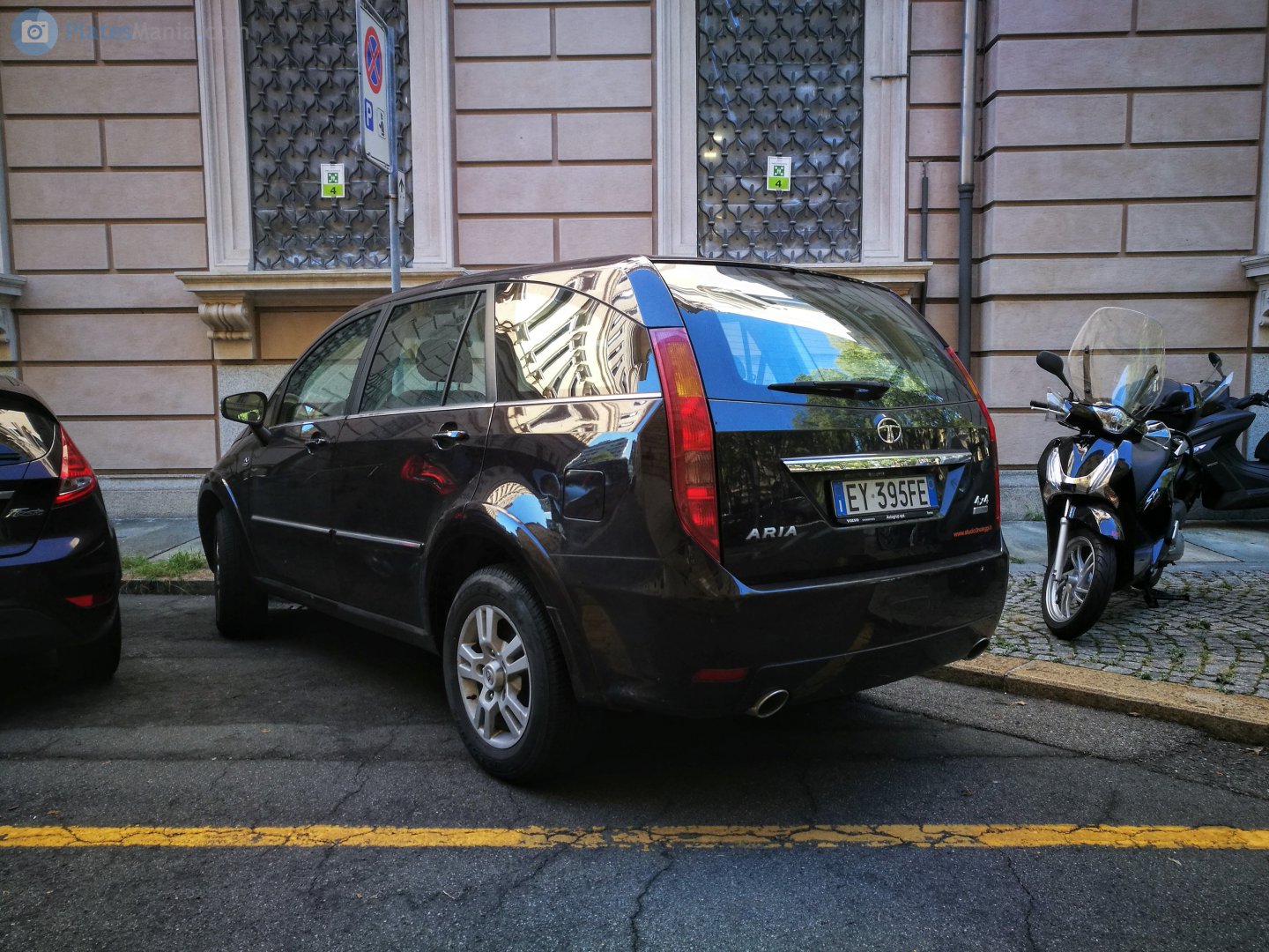 EY 395 FE, Tata Aria 