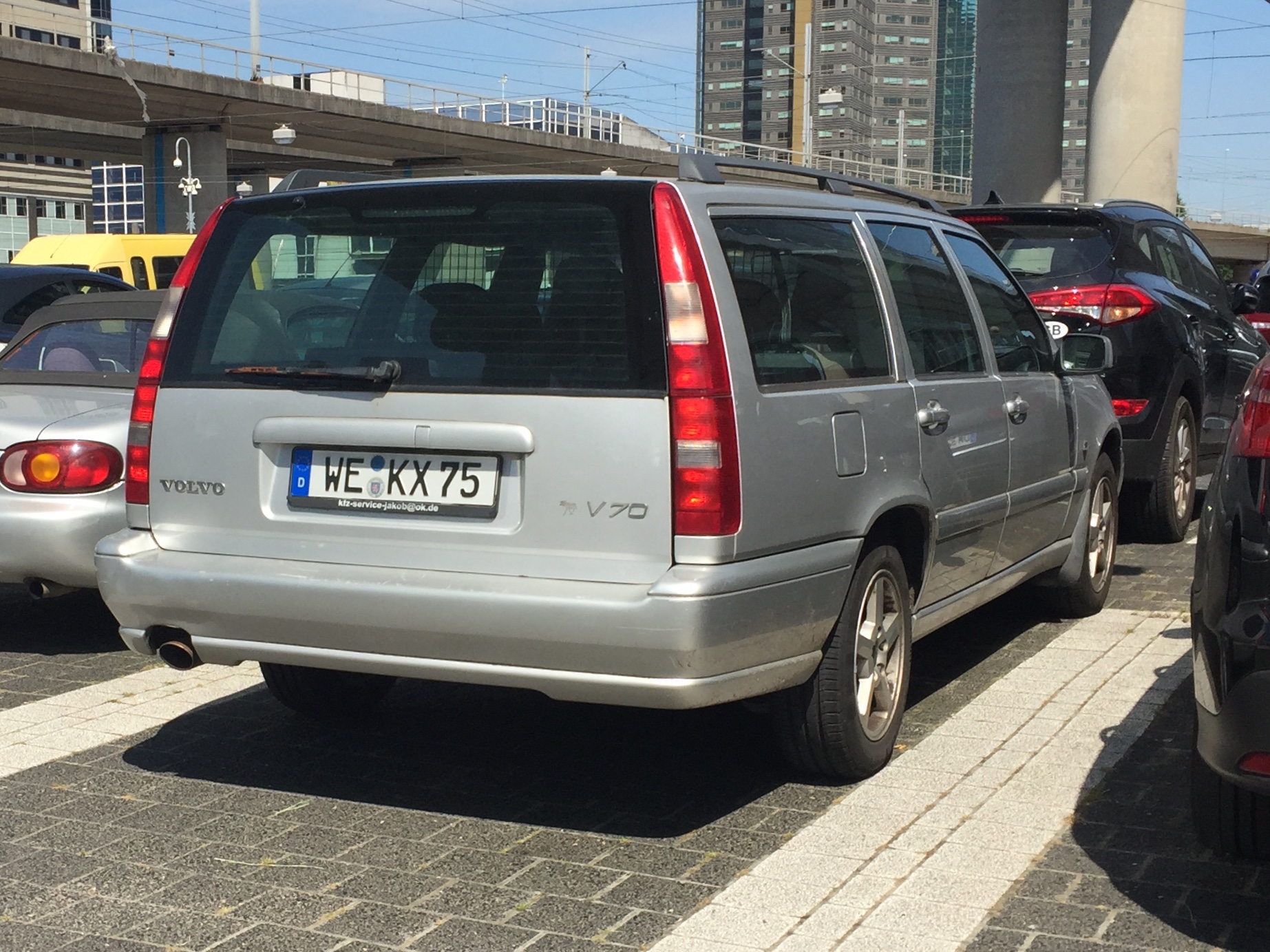 WE KX 75, Volvo V70 1st gen (875/876), 1996–2000