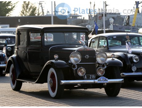 A 219, Cadillac V8