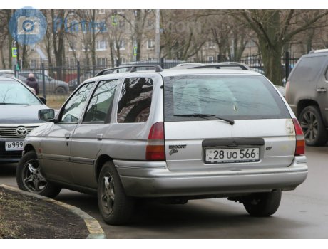 28 UO 566, Ford Escort